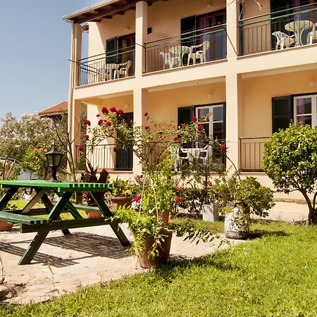 Maria's Apartmanhotel 4*