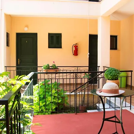 Maria's Apartahotel 4*