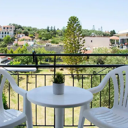Maria's Apartahotel