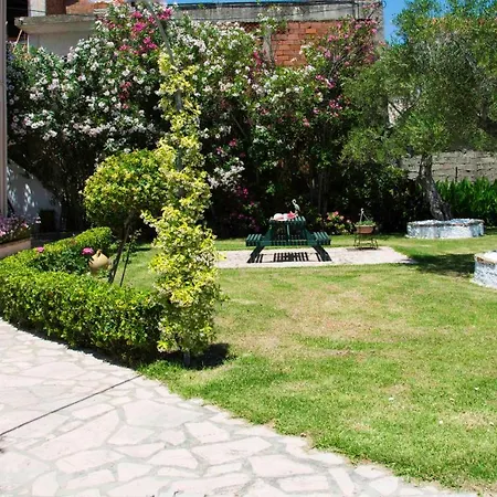 Maria's Aparthotel *