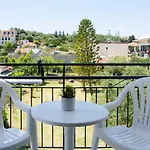 Maria's Apartahotel